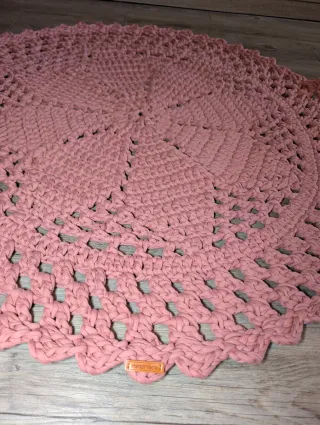 Alfombra ganchillo redonda color rosa palo