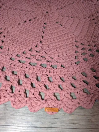 Alfombra ganchillo redonda color rosa palo