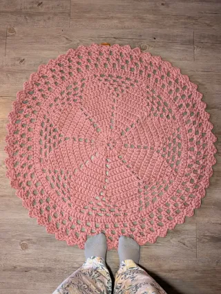 Alfombra ganchillo redonda color rosa palo