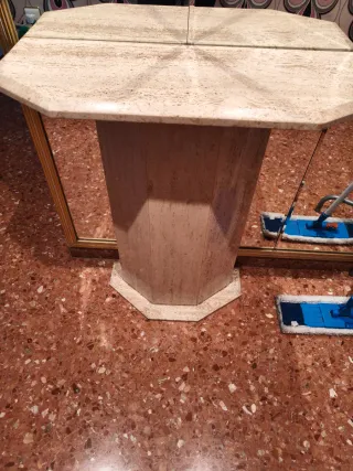 Recibidor de mármol y piedra