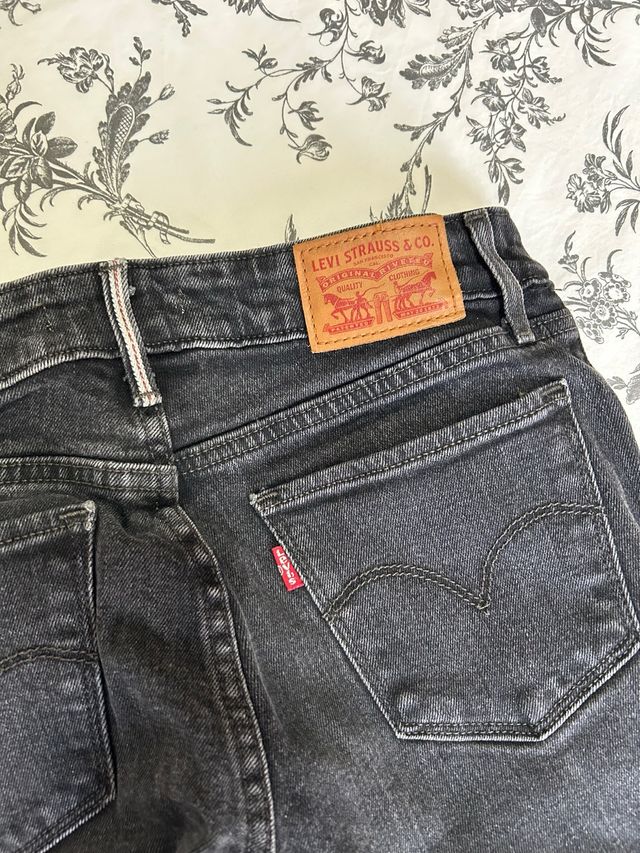 Vaqueros Levi's 711 Skinny Negros/Grises