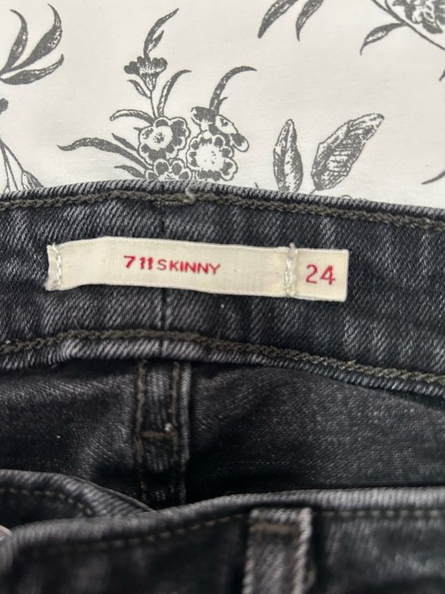 Vaqueros Levi's 711 Skinny Negros/Grises