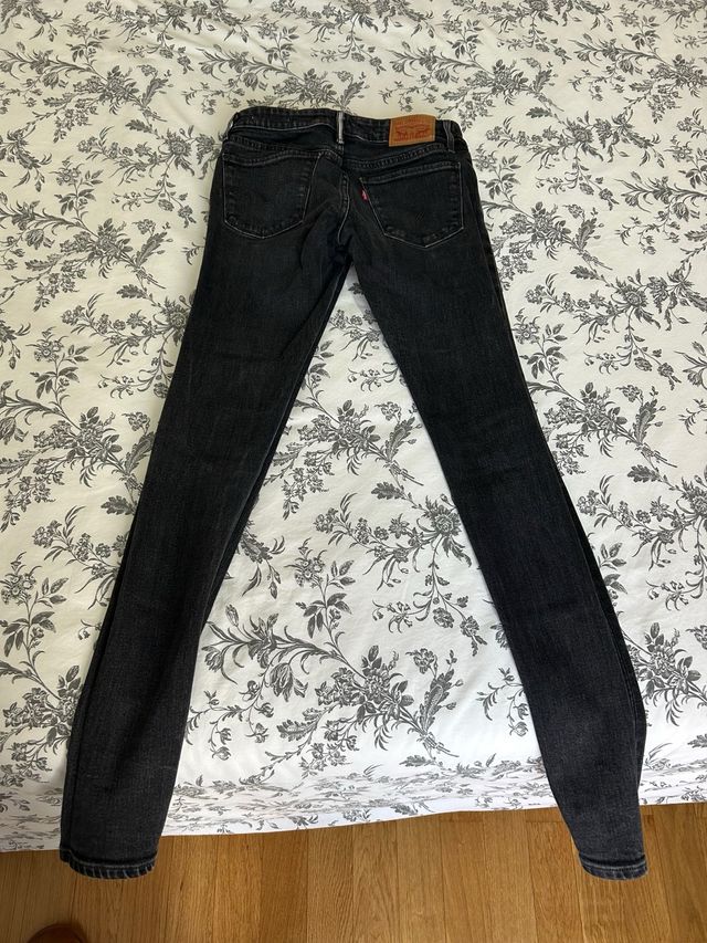 Vaqueros Levi's 711 Skinny Negros/Grises
