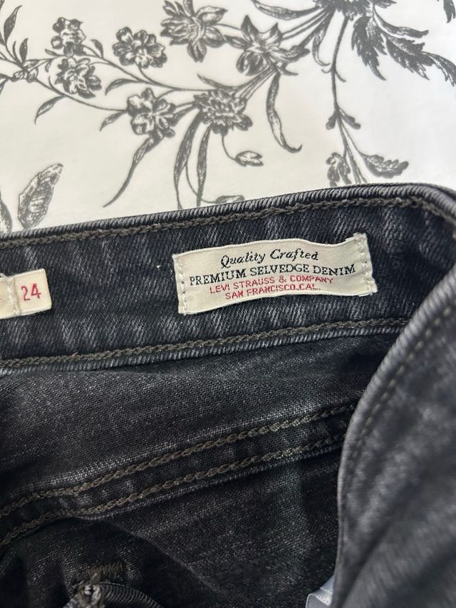 Vaqueros Levi's 711 Skinny Negros/Grises