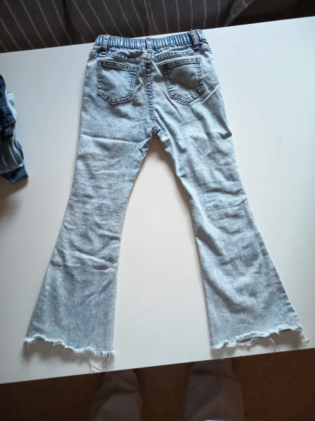 Vaqueros niña con flores. Talla 6 años