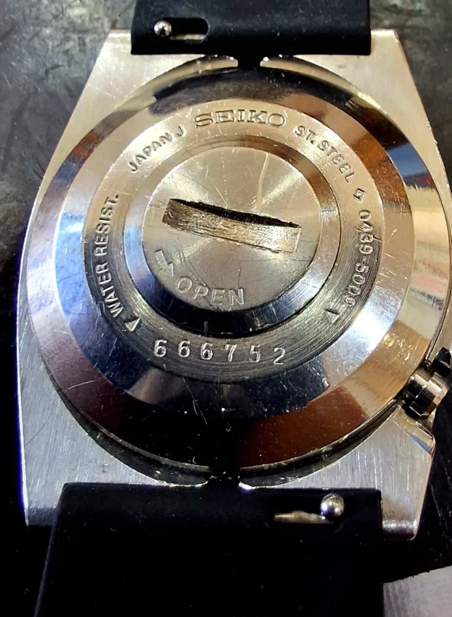 Reloj Seiko Quartz LC Digital Plata Negro años 80