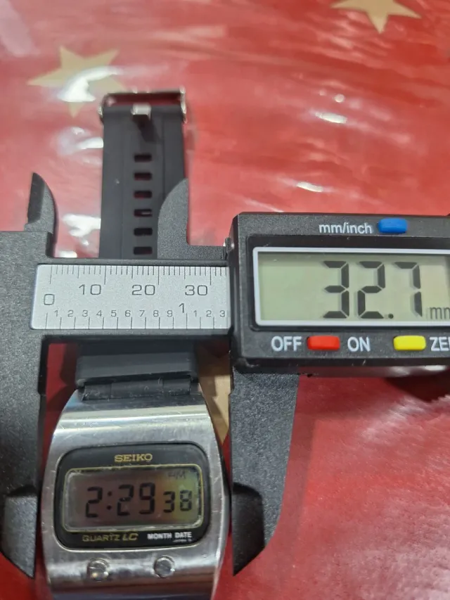 Reloj Seiko Quartz LC Digital Plata Negro años 80