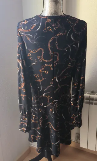 Vestido cadenas Zara