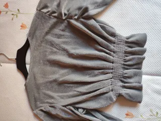 Top brillante Pull&Bear gris plata