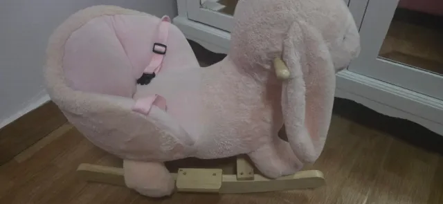 Conejito balancín rosa