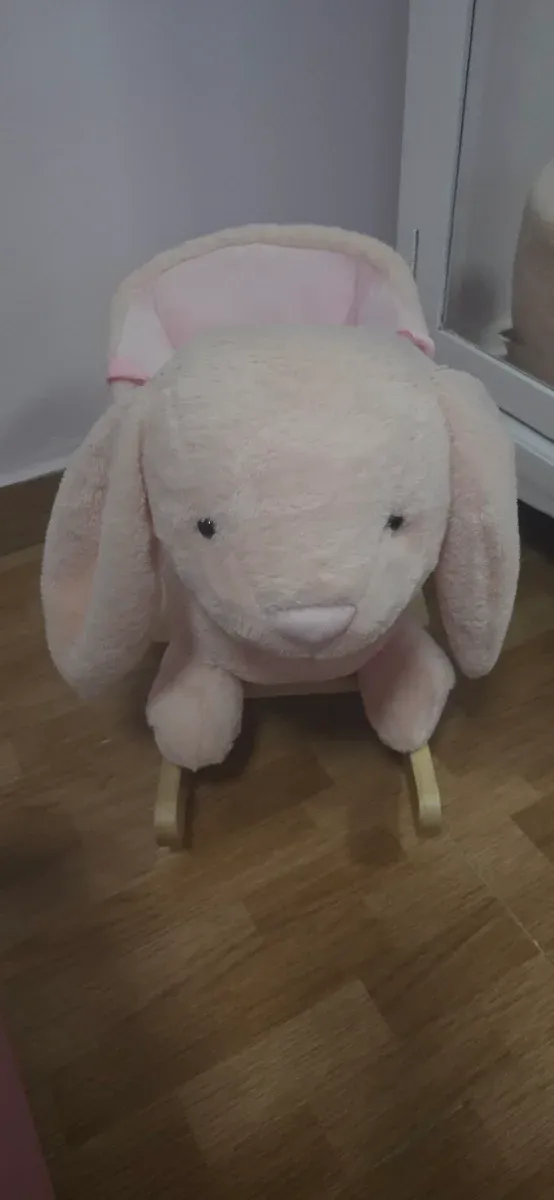 Conejito balancín rosa