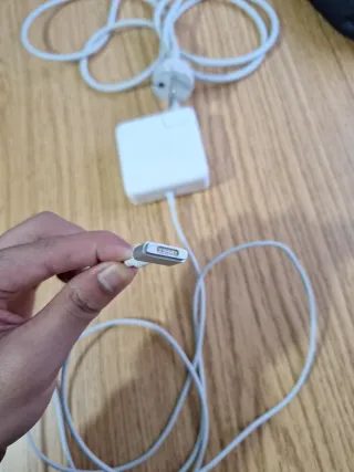 Cargador de Macbook Precio negociable