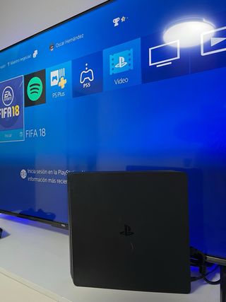 PS4 (PlayStation 4) + 1Mando + Cargador + Juegos