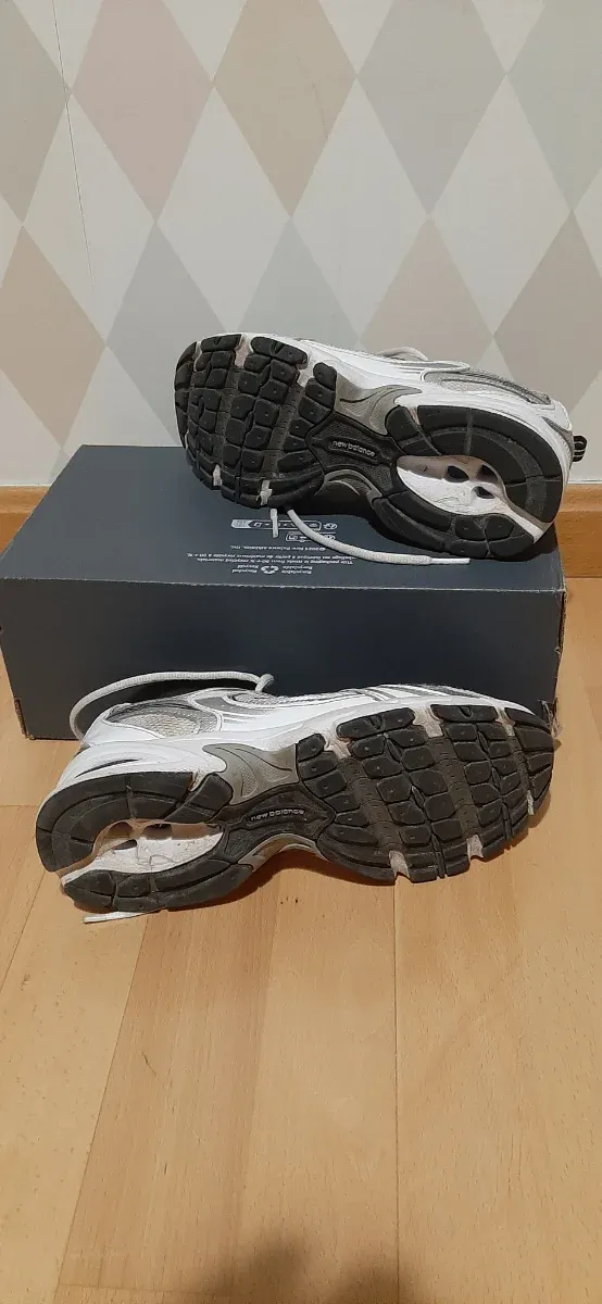 Zapatillas New Balance 37.5 Plata/Blanco