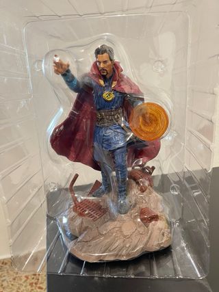 Figura Dr. Strange PVC Diorama Avengers
