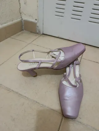 Conjunto bolso y zapatos morados