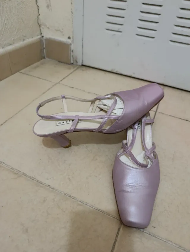 Conjunto bolso y zapatos morados