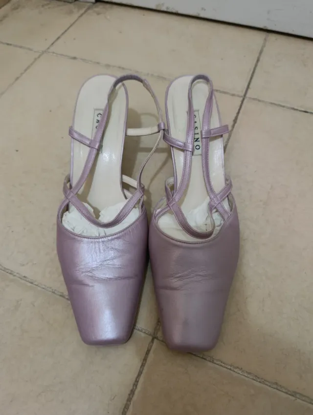 Conjunto bolso y zapatos morados