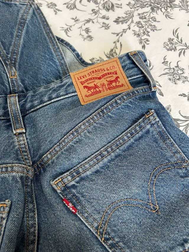 Peto vaquero Levi's pitillo azul