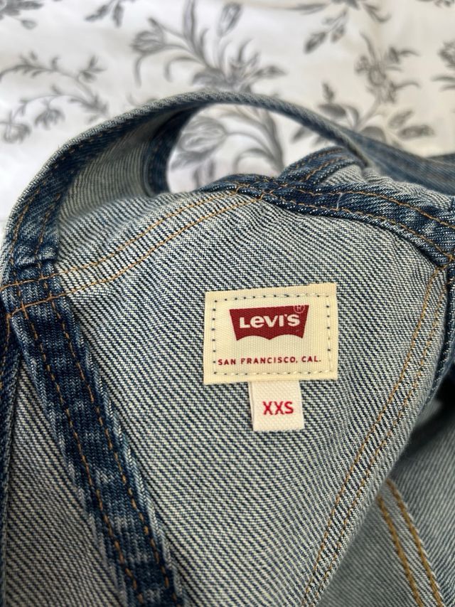 Peto vaquero Levi's pitillo azul