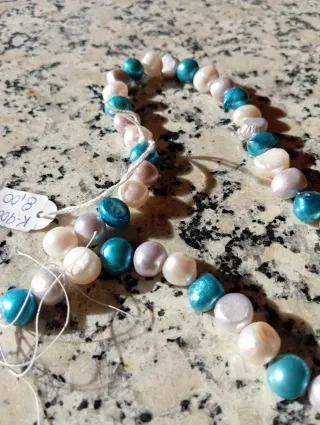 Hilo de perlas naturales rosas, turquesas y blanca