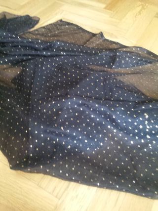 Fular fino negro con notas musicales doradas