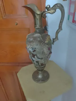 Brocca antica decorata per collezione