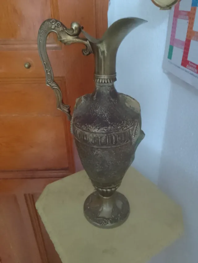 Brocca antica decorata per collezione
