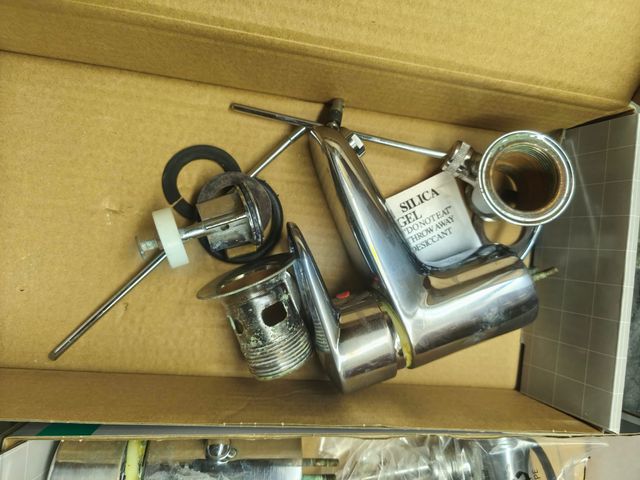 Grifo de cocina y desagüe