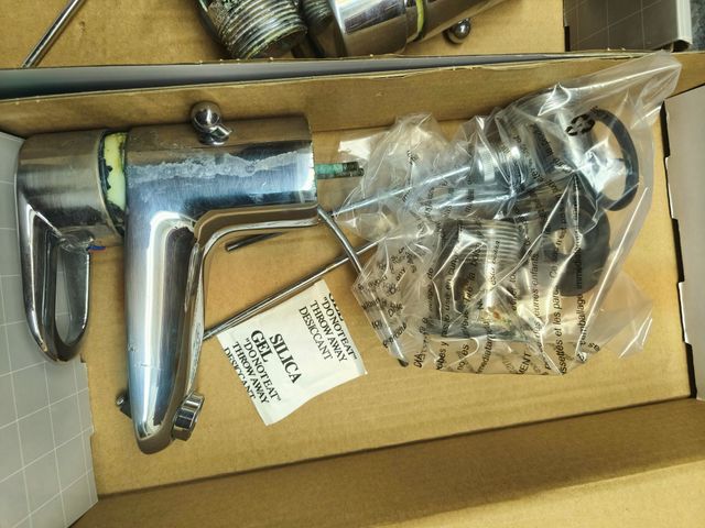 Grifo de cocina y desagüe