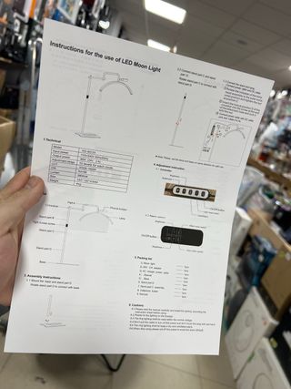 Lámpara de pie media luna blanca