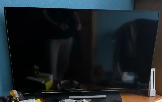 Televisor Negro y Gris