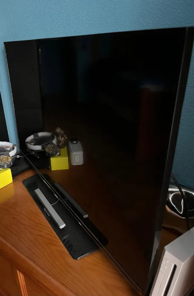 Televisor Negro y Gris