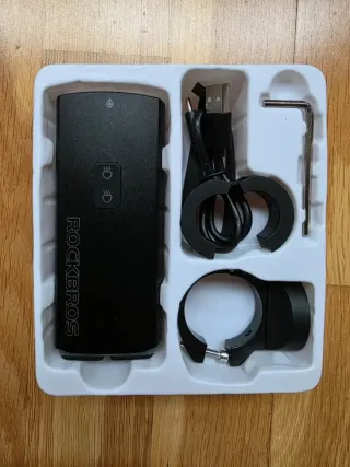 Linterna Rockbros RHL3000 Lúmenes.