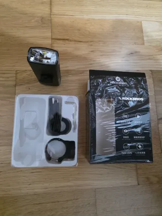 Linterna Rockbros RHL3000 Lúmenes.