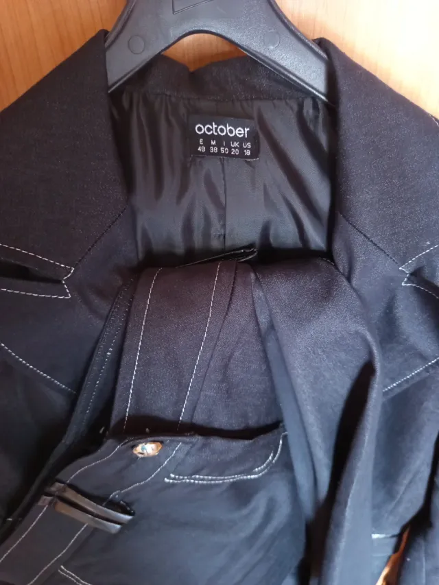 Conjunto chaqueta y falda negro