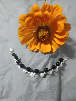 Braccialetto perline nere e bianche