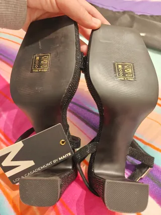 Zapatos de fiesta Lola Casademunt negros.