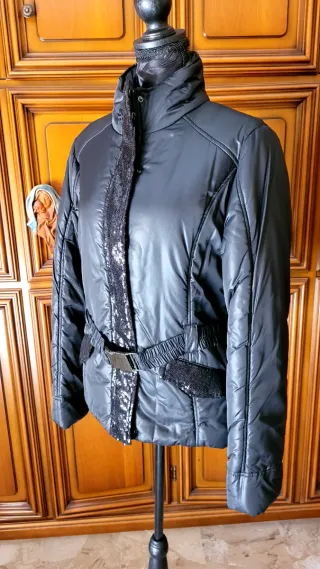 Piumino nero con paillettes veste piccolo