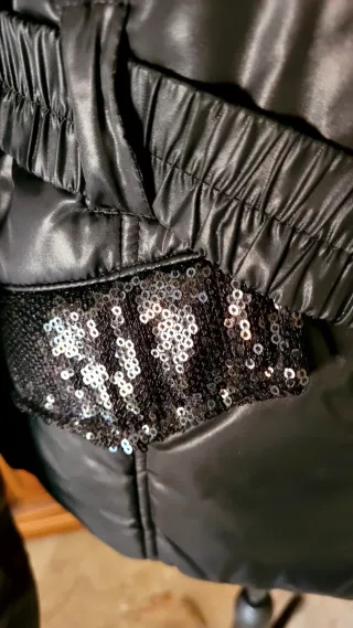 Piumino nero con paillettes veste piccolo