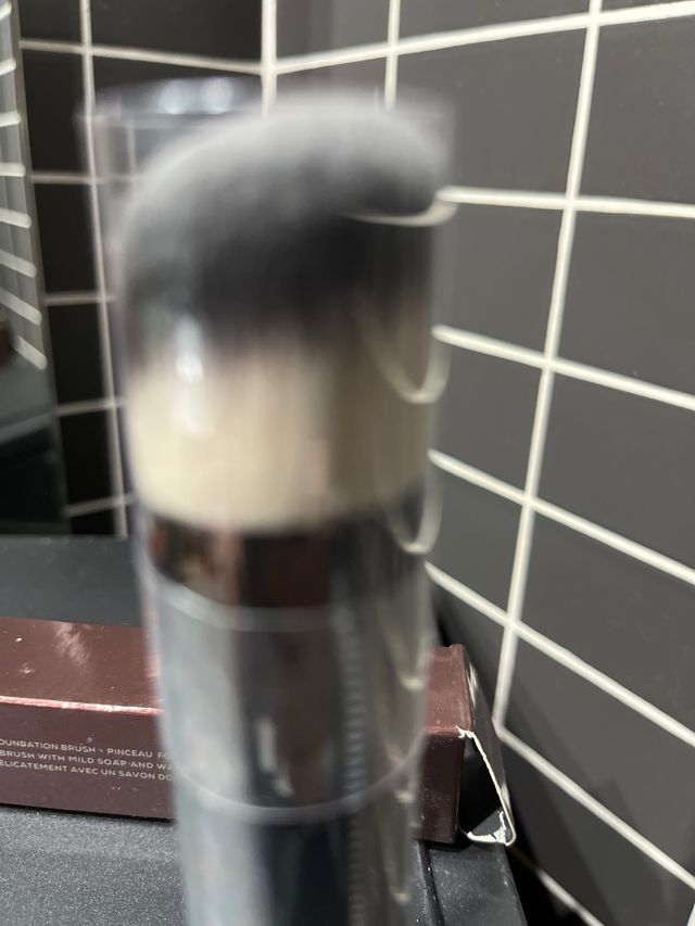 Brocha maquillaje Hourglass Vanish Foundation