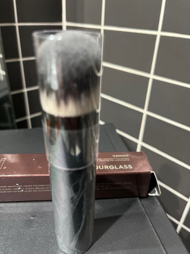 Brocha maquillaje Hourglass Vanish Foundation