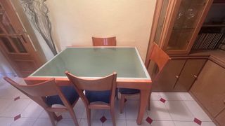 Mesa cristal y madera con 4 sillas