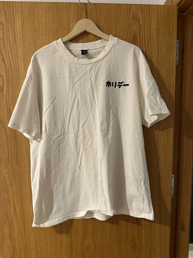 Camiseta blanca manga corta estampado en japonés