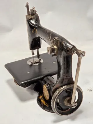 Máquina de coser Antigua SINGER 24-7