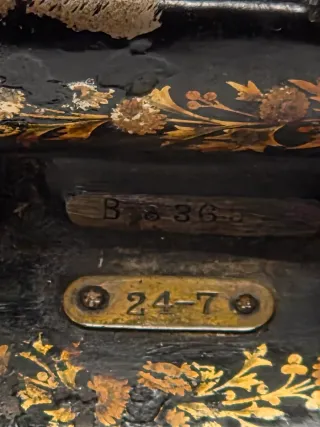 Máquina de coser Antigua SINGER 24-7