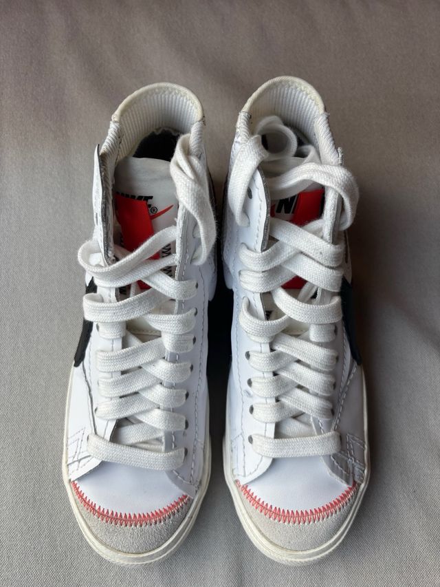 Nike Blazer Mid 77 Blancas y Negras