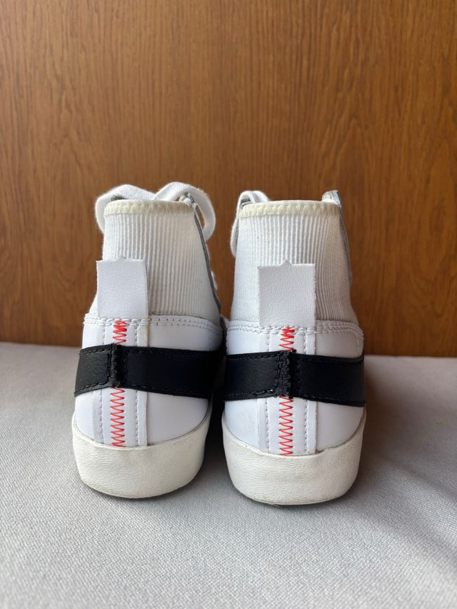 Nike Blazer Mid 77 Blancas y Negras