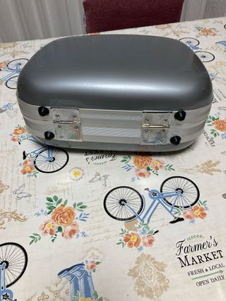 Maletín multiusos plateado y negro