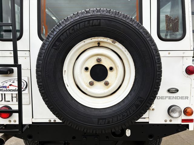 Land Rover Defender 110 SW SE 122CV